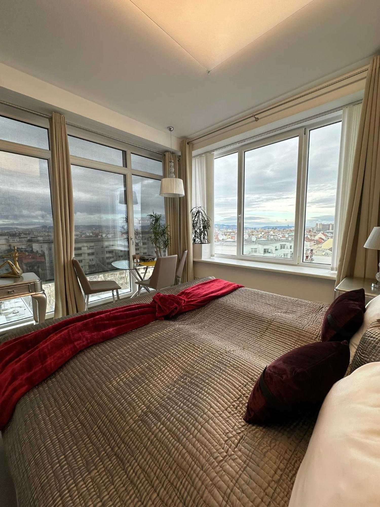 Panorama Apartments Wina Bagian luar foto