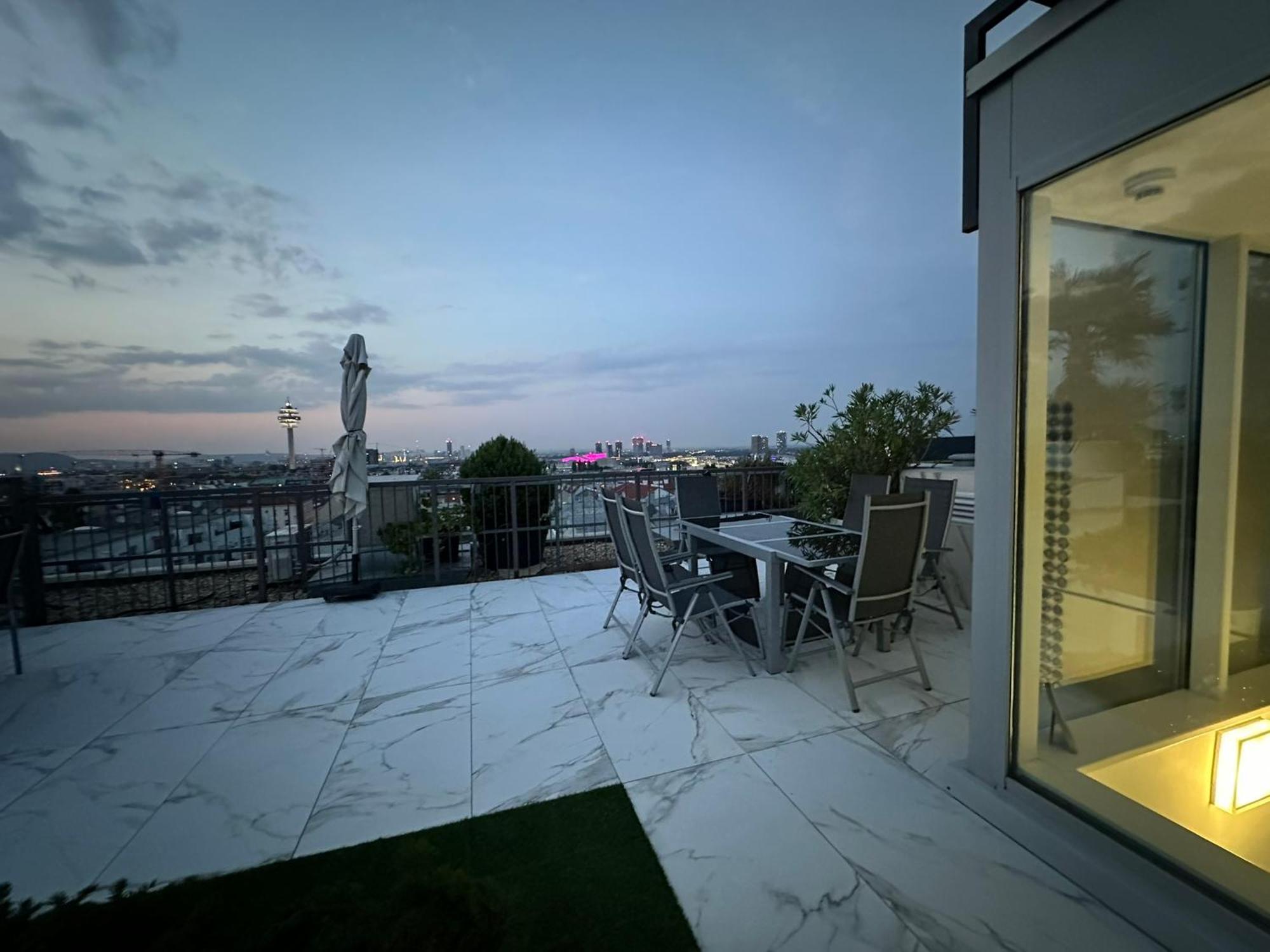 Panorama Apartments Wina Bagian luar foto